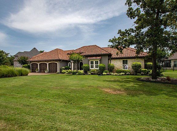 2nd image of 206 Saint Andrews Dr E