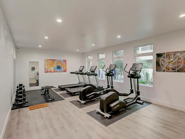 The Kingsley Diplomat Apartments — Photo 12