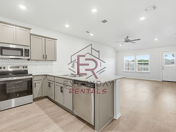 3rd image of 1226 Lexington Dr Unit B