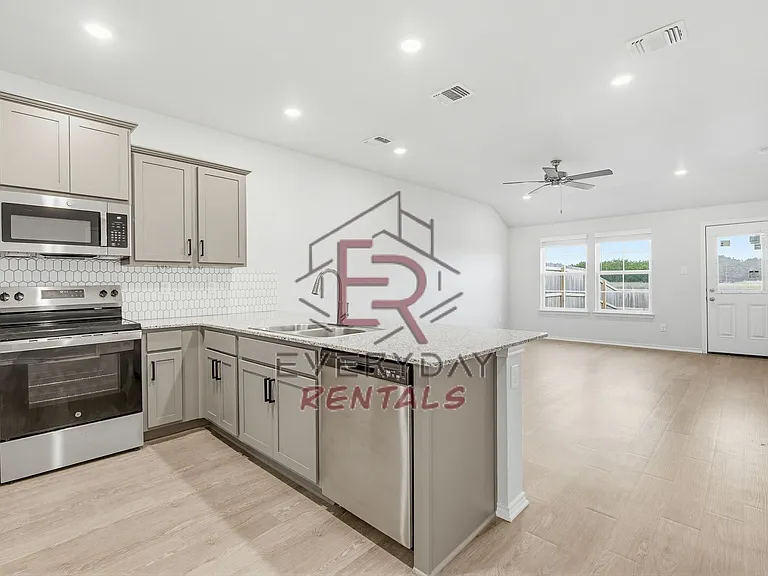 1226 Lexington Dr #B — Photo 3