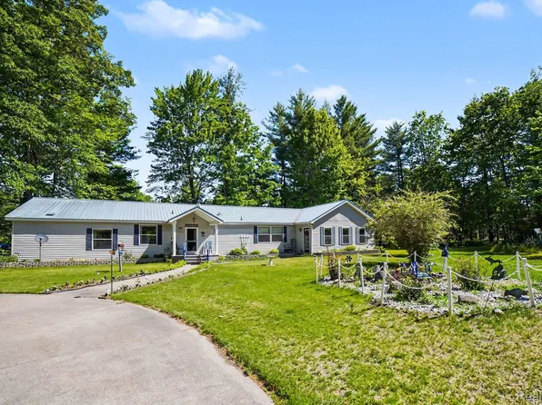 4772 S Bard Rd, Beaverton, MI 48612