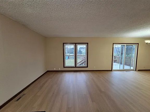 4th image of 342 Cambridge Dr NE