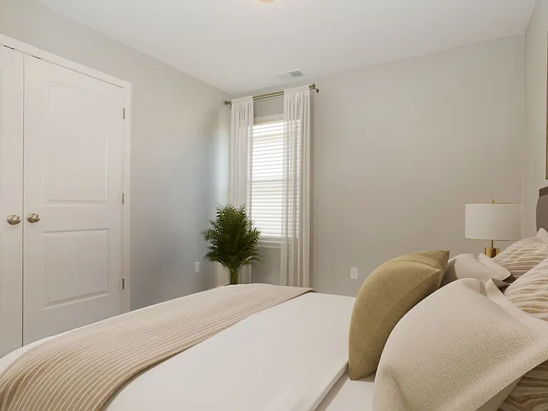 Elm Grove Luxury Rental Homes — Photo 7