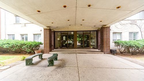 1st image of 1415 W Pratt Blvd APT 107