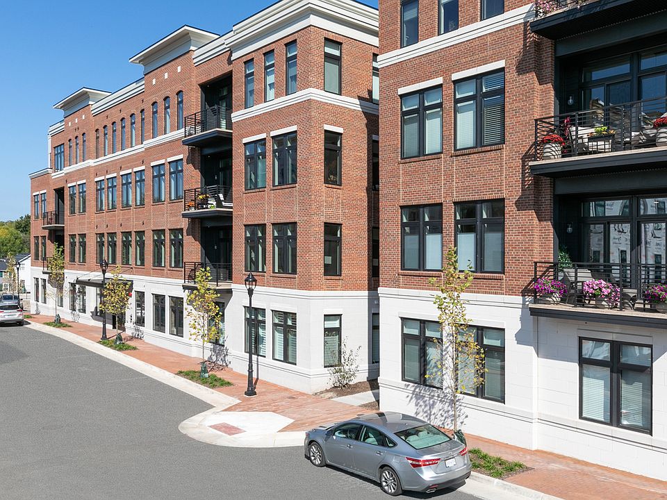 Stylish brick exteriors create the perfect welcome to King Street Station.