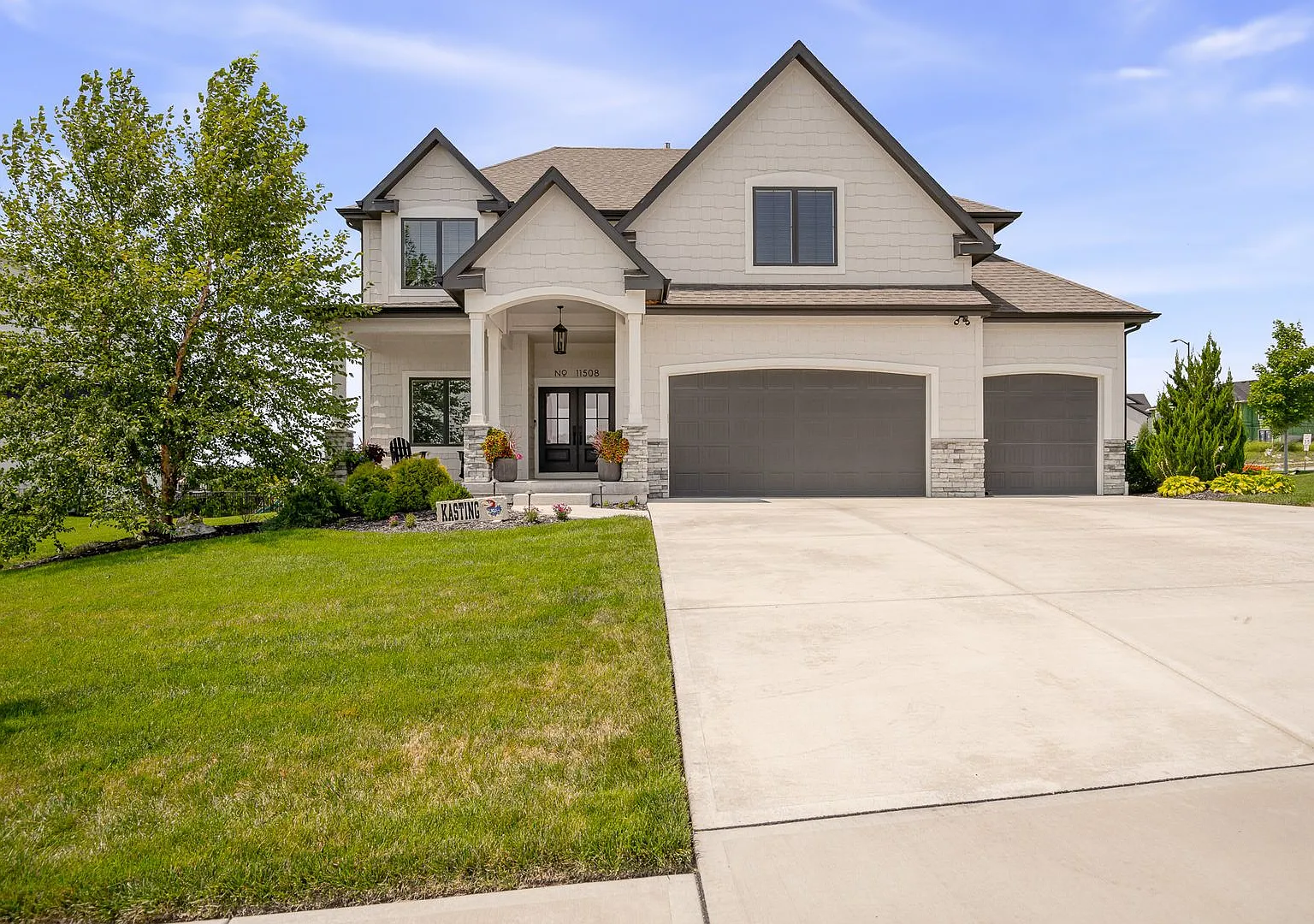  11508 Stunning Two Story in Cedar Creek Available Immediately! — Photo 1