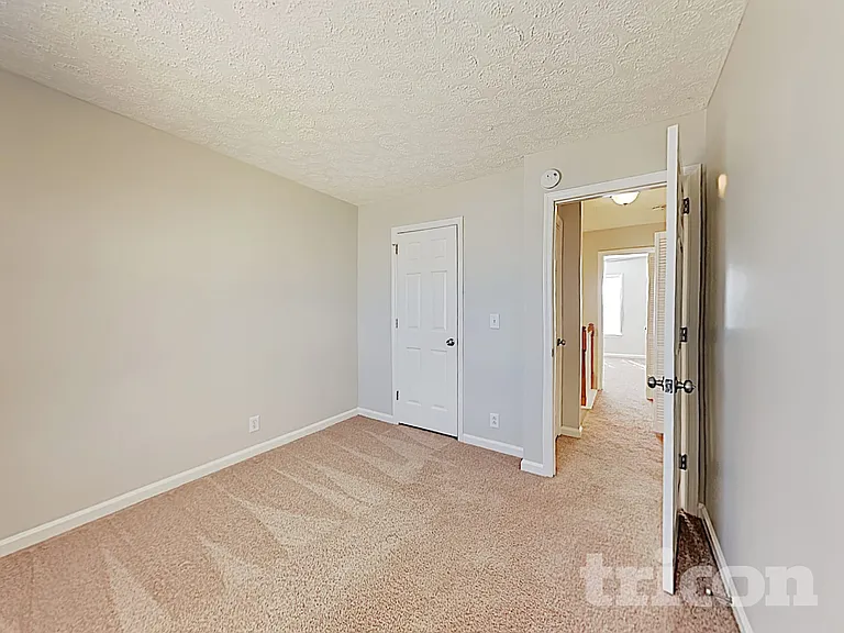 429 Essex Park Cir — Photo 10