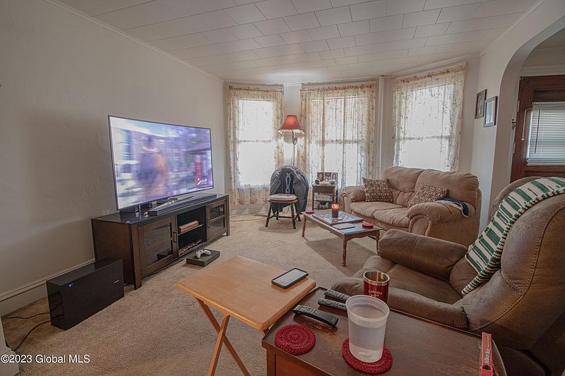 5th image of 805 Bradt Street