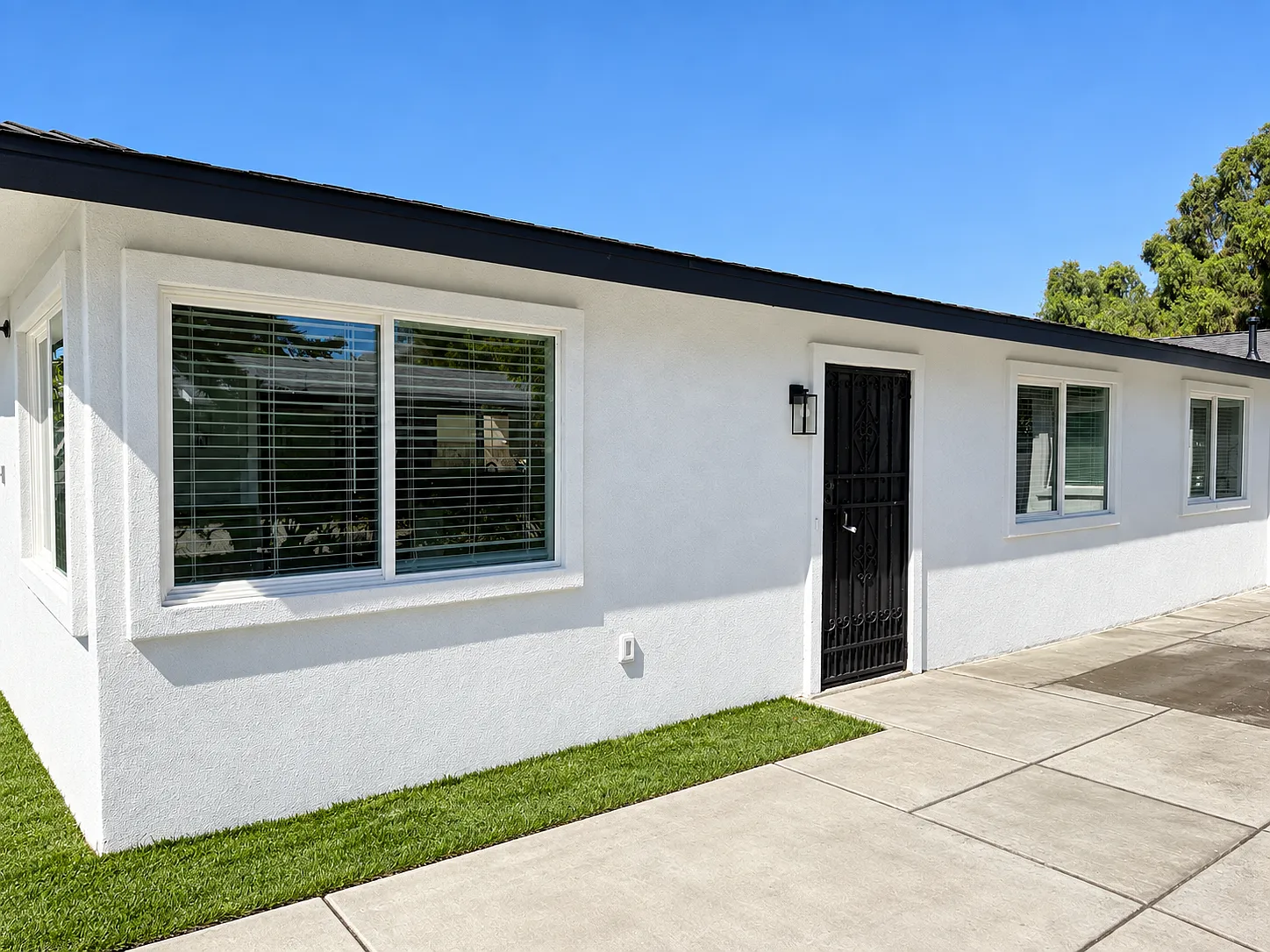 3 bed, 900 sqft, $3,250 — Photo 2