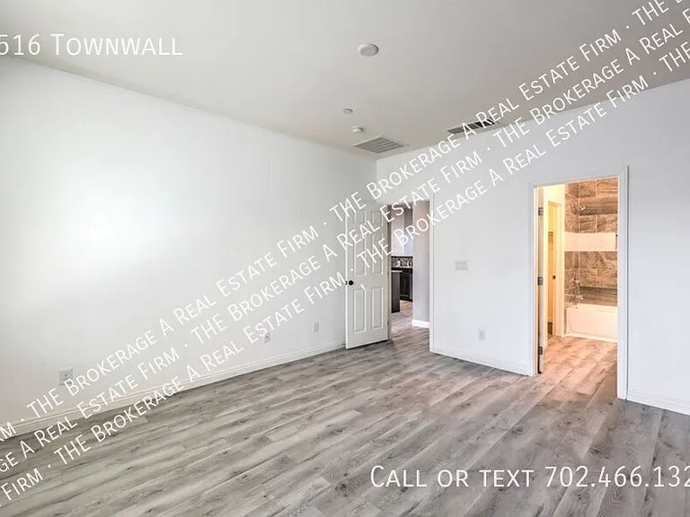 4516 Townwall — Photo 16