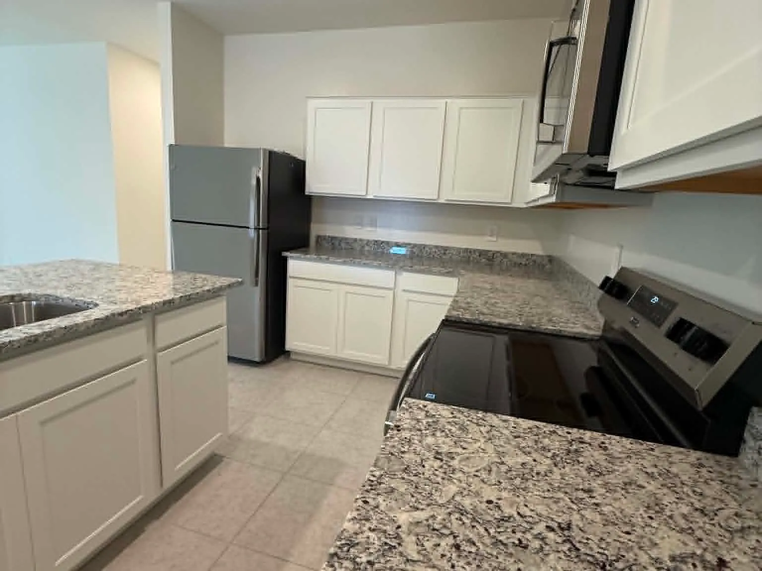 4 bed, 1912 sqft, $2,350 — Photo 2