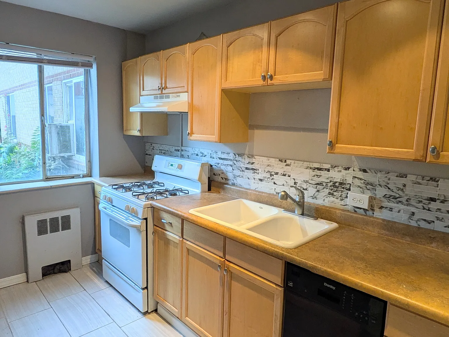 1101 Bellaire St — Photo 3