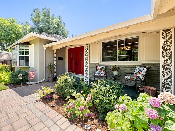5th image of 1078 Hedgecroft Pl