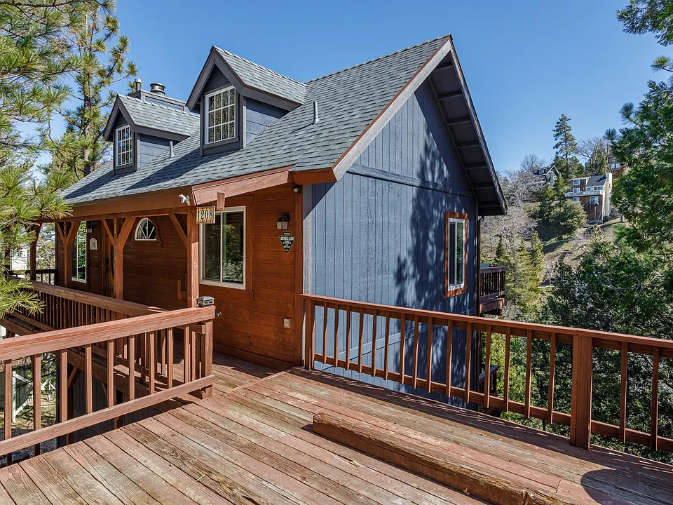 1208 Aleutian Dr