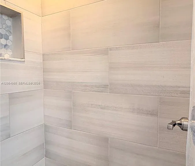 250 SW 7th St — Photo 22