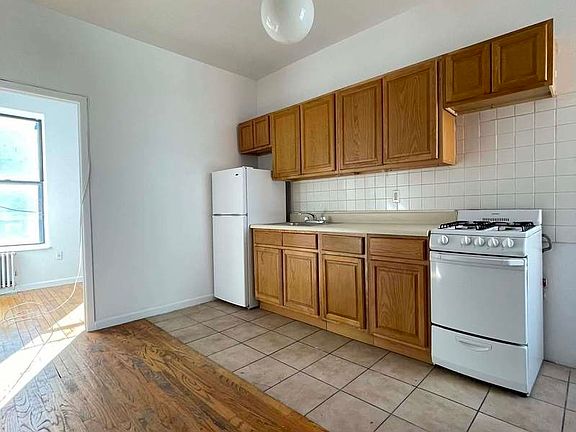 3rd image of 86 Stanton St APT 13