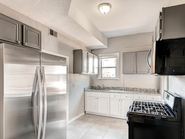 3225 N Marion St — Photo 3