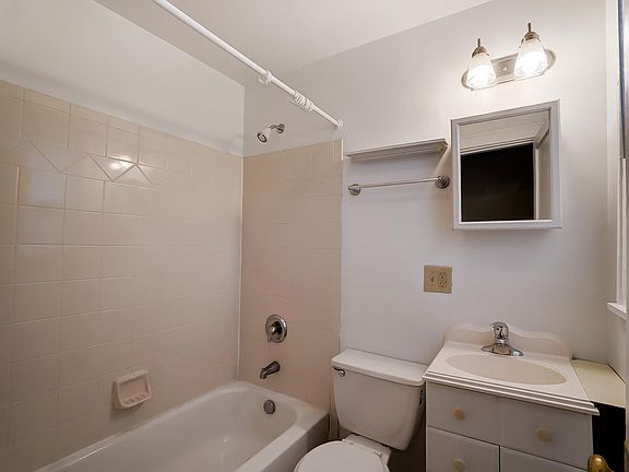 4th image of 3084 Celeron Ave APT 2