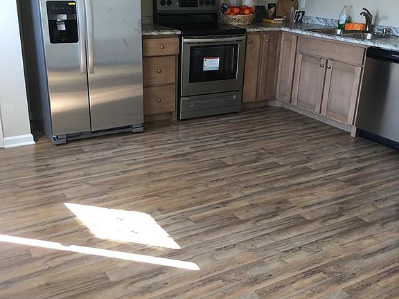 Kitchen Cabinets & Amenities