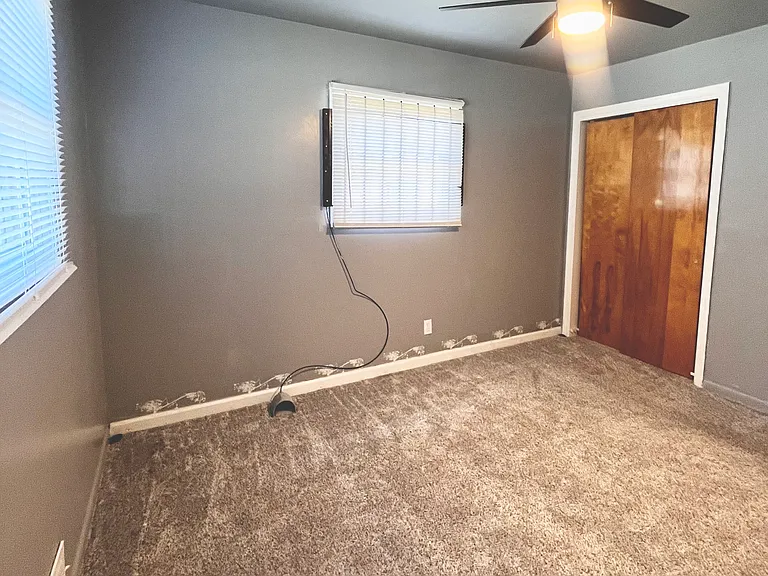 719 W Bundy Ave — Photo 14