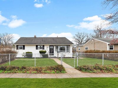 44 Somerset RD E, Amityville, NY, 11701