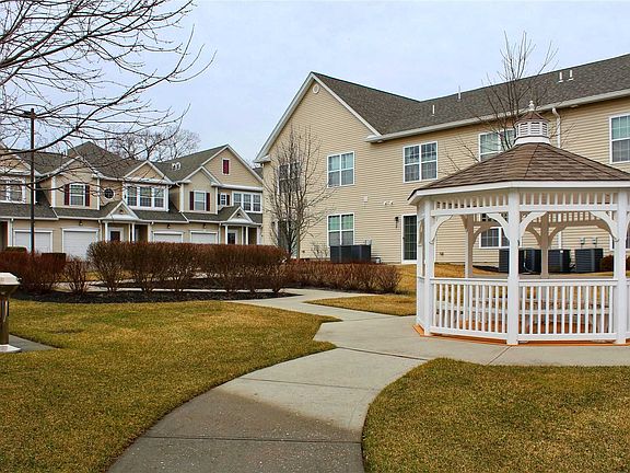 4th image of 138 Wildwood Cir