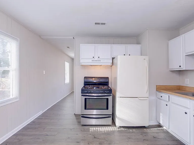 106 Pine Grove Ave — Photo 12