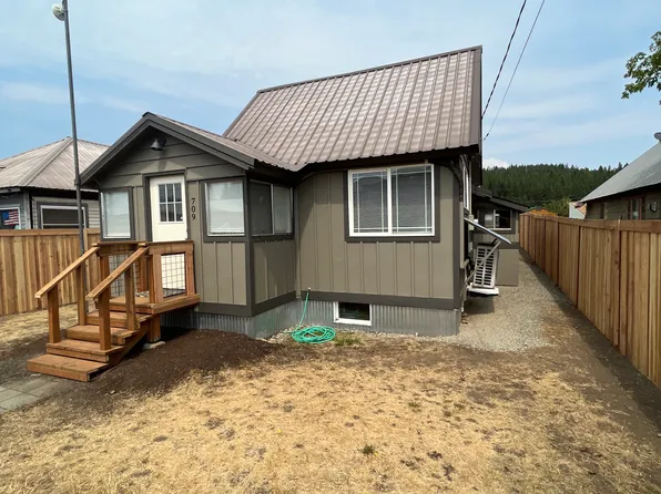 709 E 1st St, Cle Elum, WA 98922