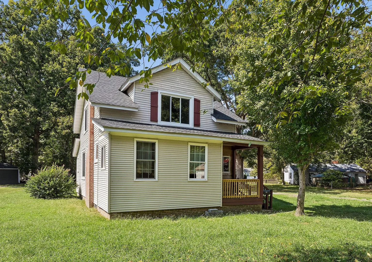 4 beds, 2 bath Character, comfort, and convenience in the heart of Newport News — Photo 3