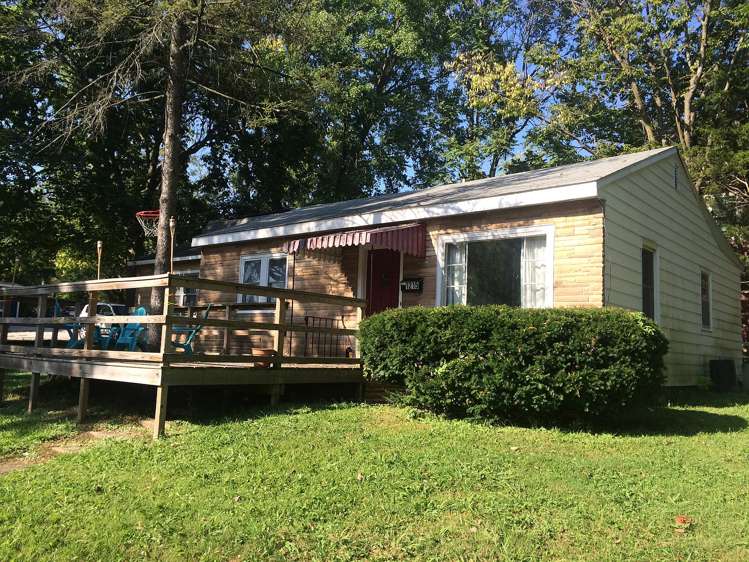 4 bed, 2400 sqft, $2,500 — Photo 2