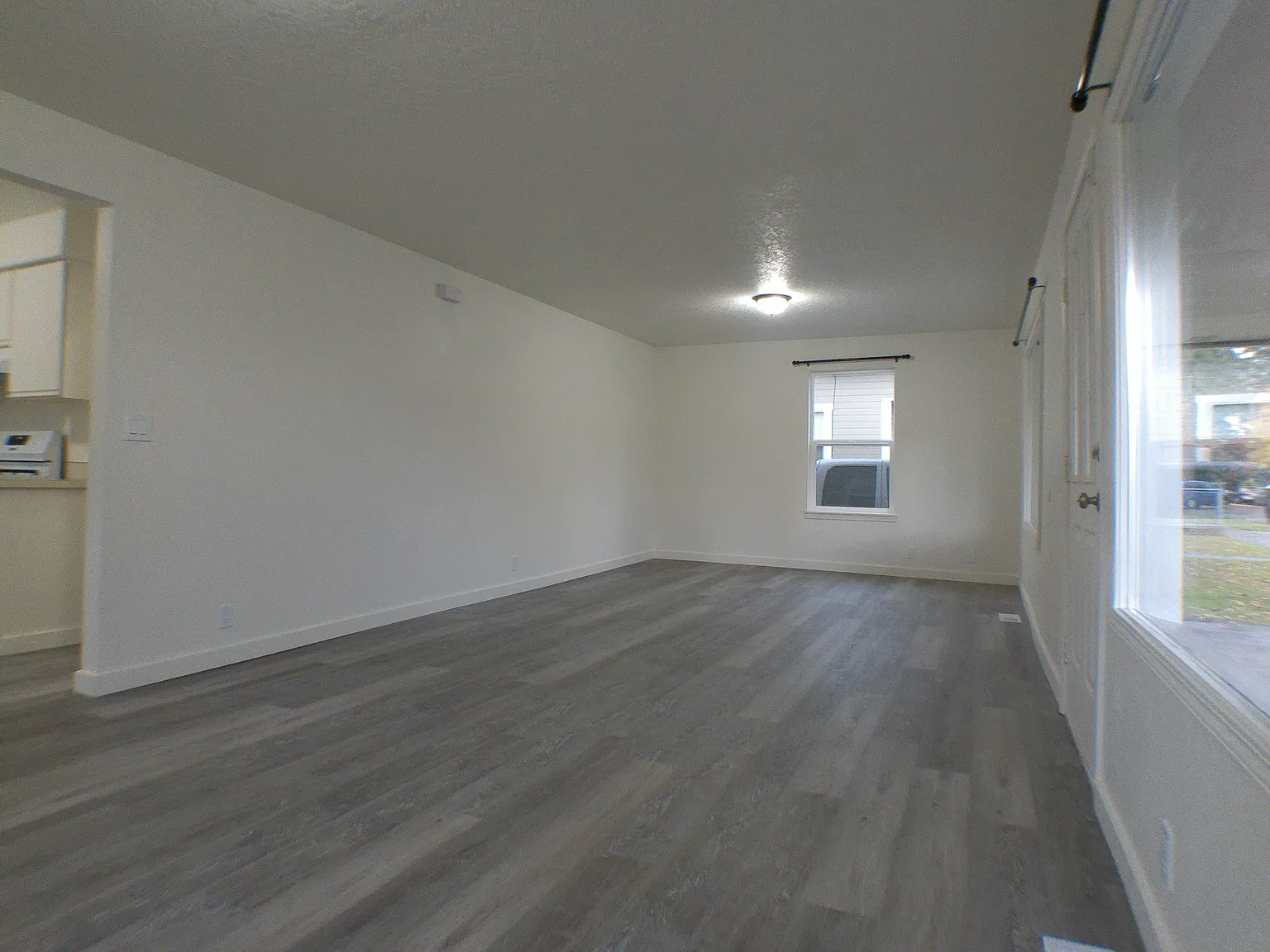 4 bed, 1922 sqft, $2,495 — Photo 4