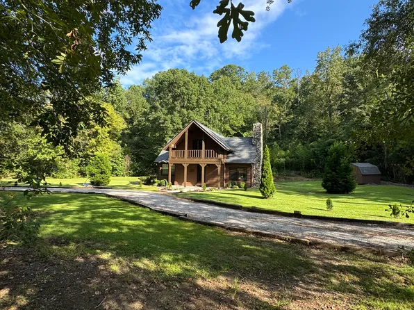 907 Vaughn Dr, Weaver, AL 36277