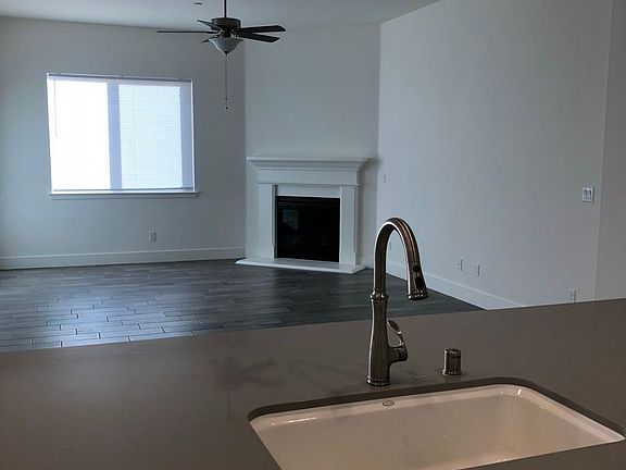 4th image of 1641 Castlerock Dr
