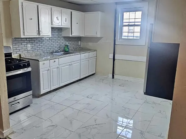 1495 Pembroke St #1R, Bridgeport, CT 06608