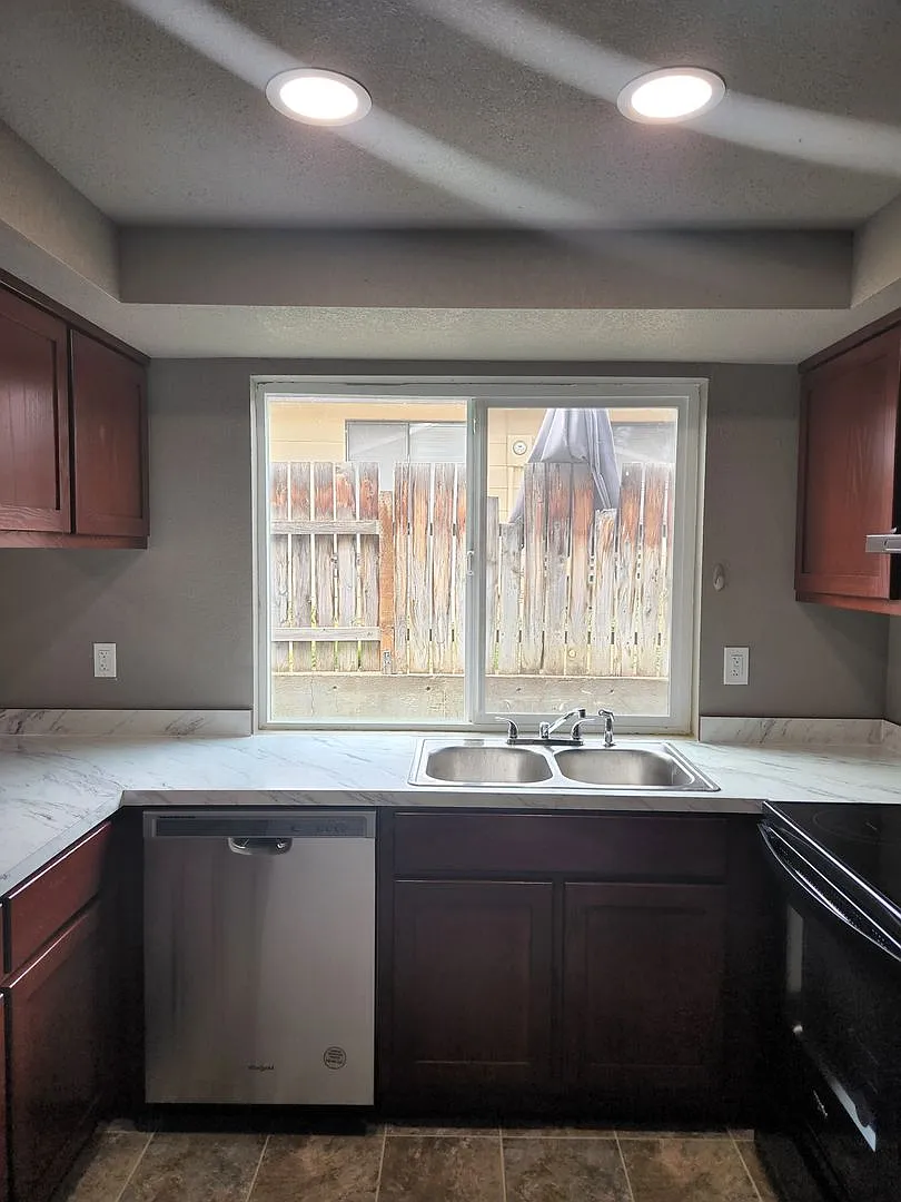 n1218 — Photo 3