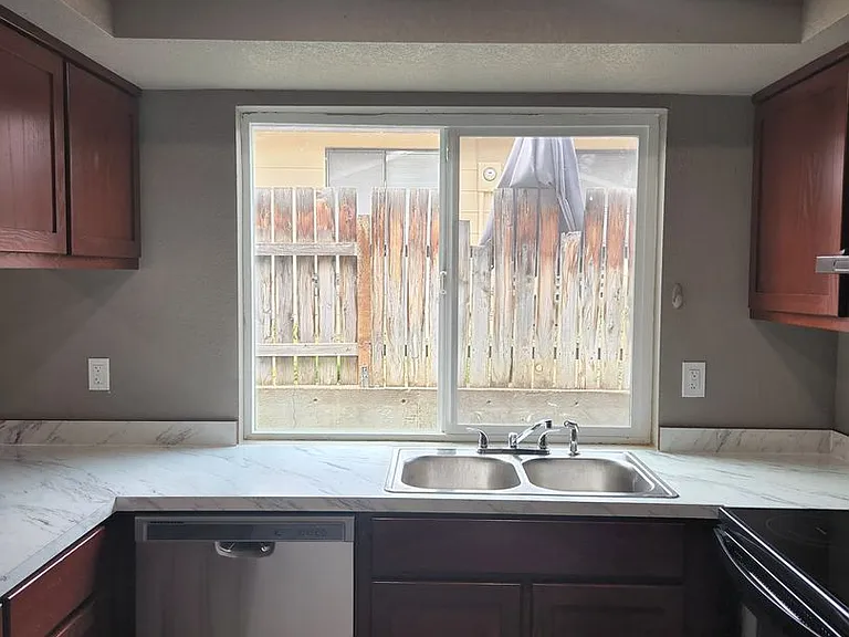 1218 S 41st Ave — Photo 3
