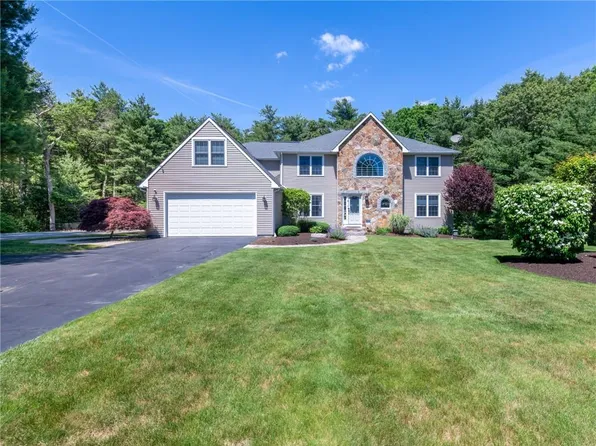 5 Weymouth Ln, Coventry, RI 02816