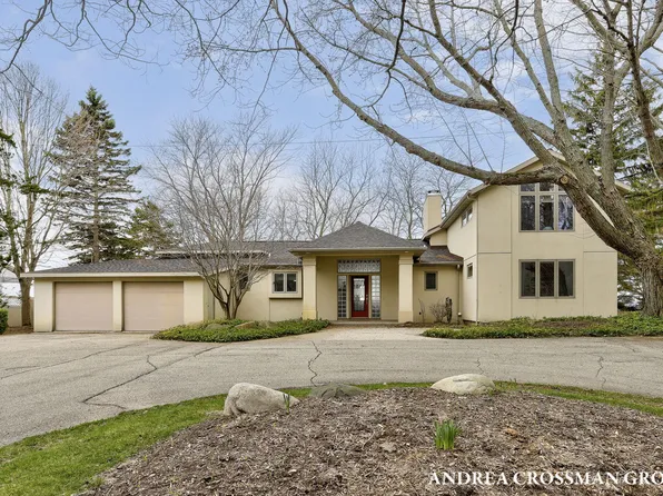 6129 Lakeshore Dr, West Olive, MI 49460