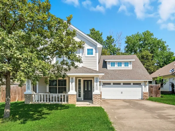 137 Parkwood Ct, Azle, TX 76020