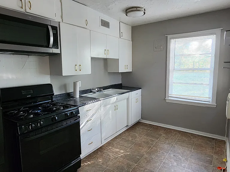 117 Austin St — Photo 9