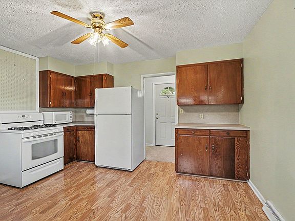 5th image of 131 Riverside Dr