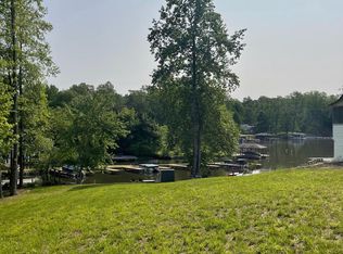 312 N Lakeshore Dr, Louisa, VA 23093