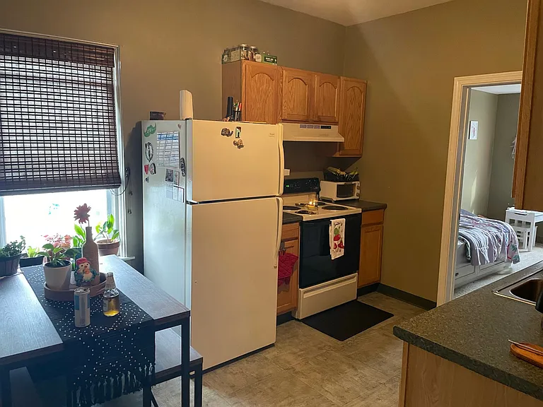 456 Coggeshall St #2 — Photo 5