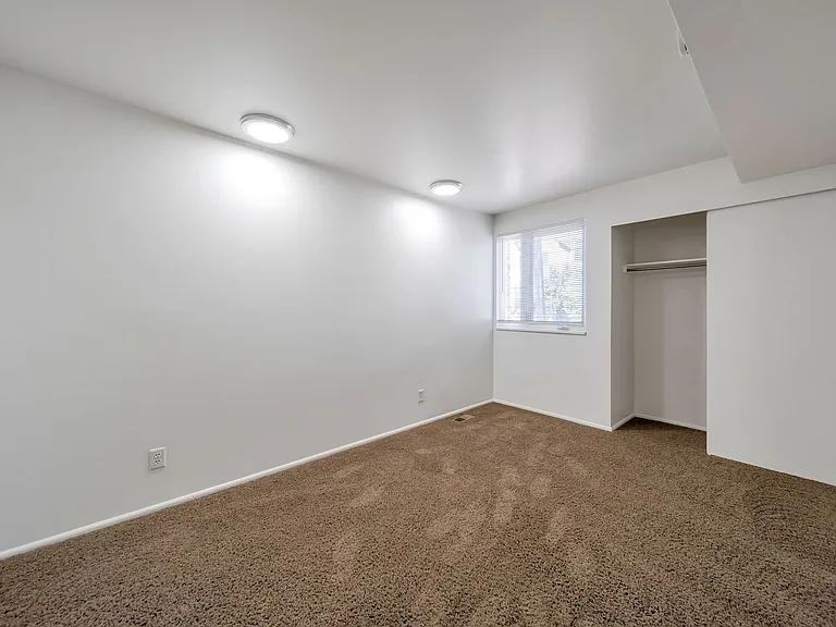 Capitol Reef Apartments — Photo 24