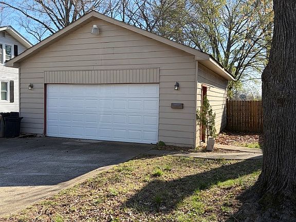 3rd image of 820 S 20th St