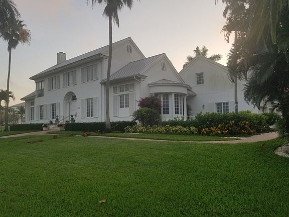 2nd image of 700 Gulf Shore Blvd N