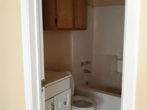 4th image of 803 S 17th St APT B