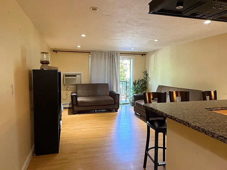 1100 Governors Dr #13 — Photo 3