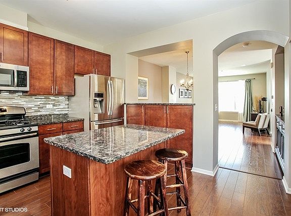 3rd image of 332 Laurel Ave