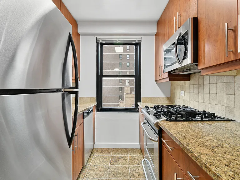 330 W 58th St #12H — Photo 3